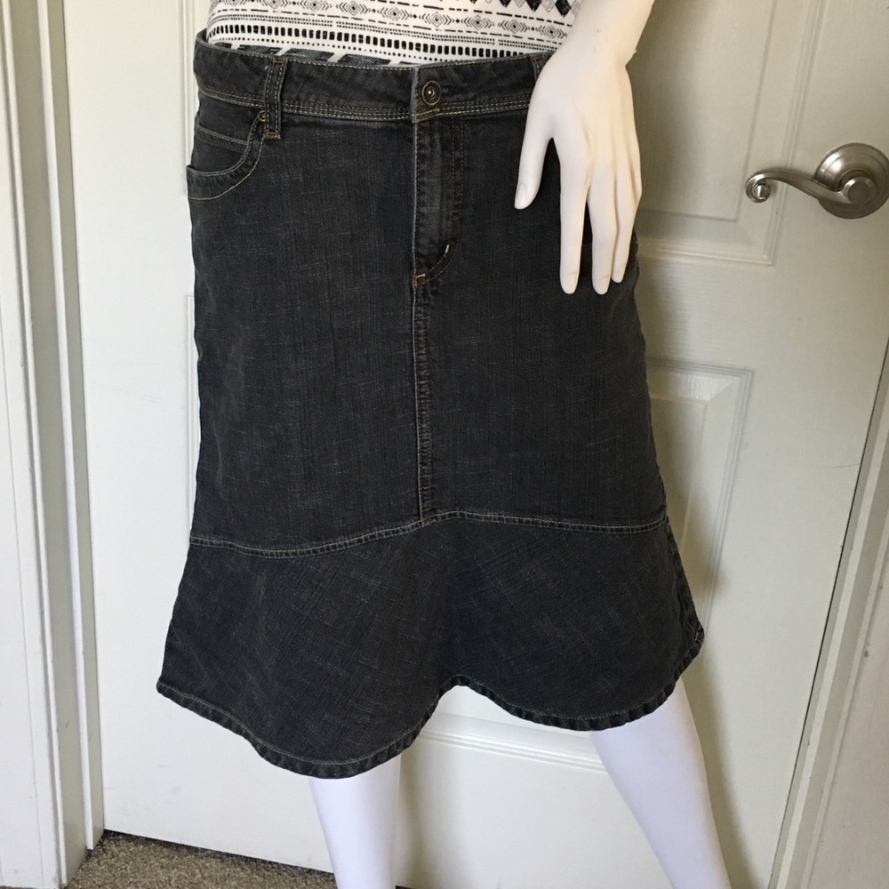 Jean Skirt with a Fun Flare! 📸